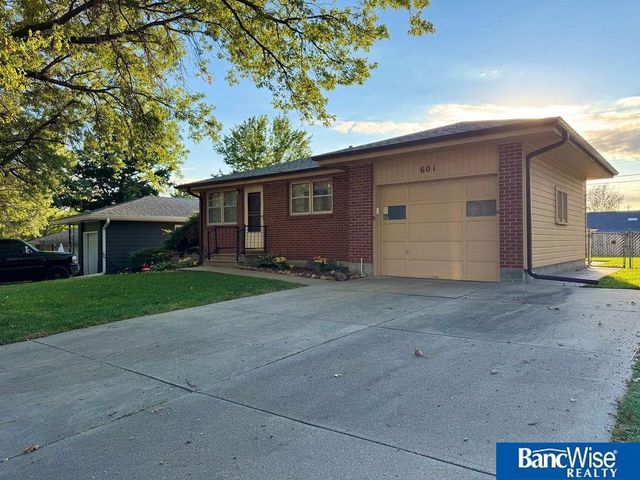 601 Skyway Road, Lincoln, NE 68505