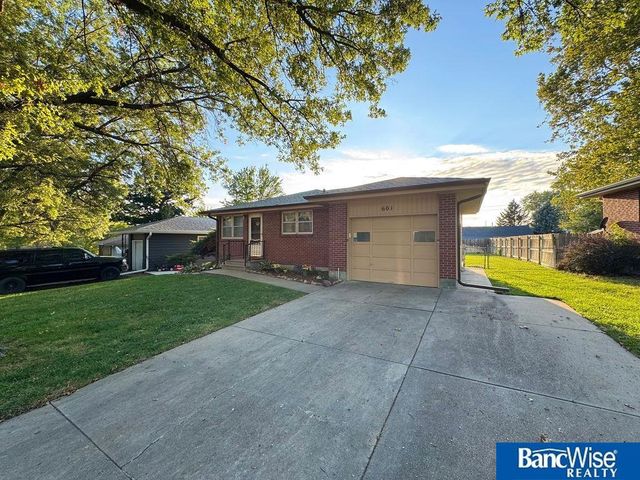 601 Skyway Road, Lincoln, NE 68505