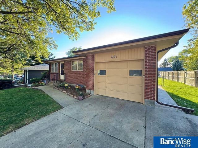 601 Skyway Road, Lincoln, NE 68505