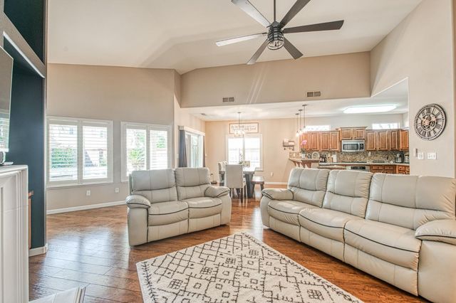 3274 Keats Avenue, Clovis, CA 93619