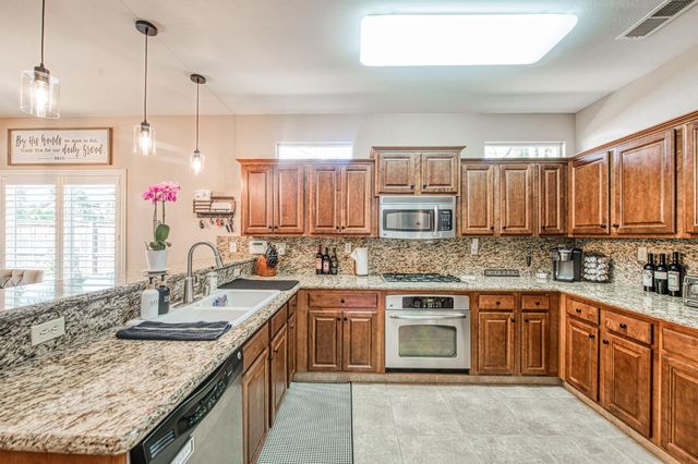 3274 Keats Avenue, Clovis, CA 93619