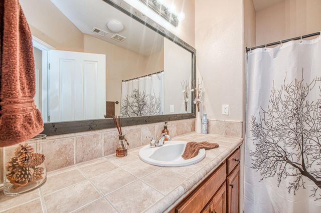 3274 Keats Avenue, Clovis, CA 93619