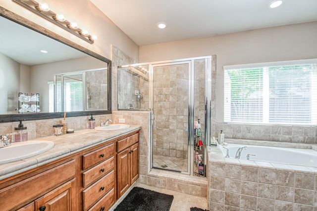 3274 Keats Avenue, Clovis, CA 93619