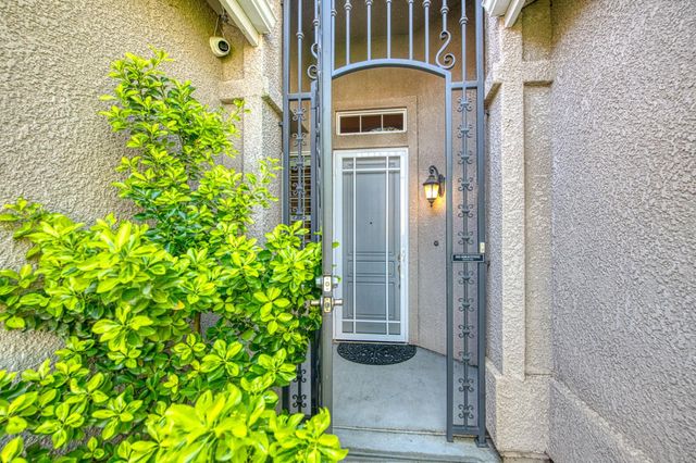 3274 Keats Avenue, Clovis, CA 93619