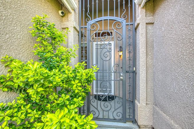 3274 Keats Avenue, Clovis, CA 93619