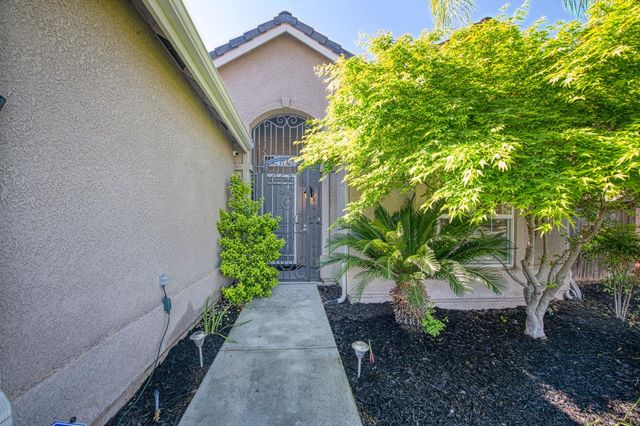 3274 Keats Avenue, Clovis, CA 93619