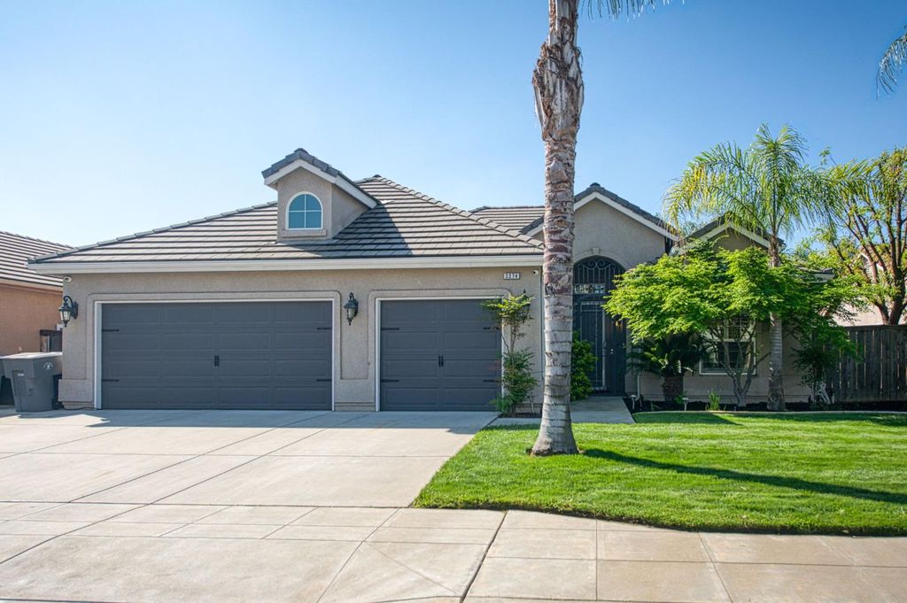 3274 Keats Avenue, Clovis, CA 93619