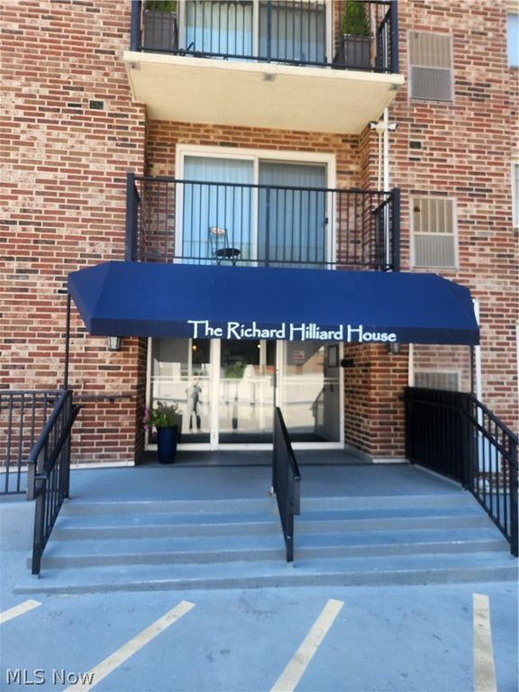 15555 Hilliard Road 405, Lakewood, OH 44107