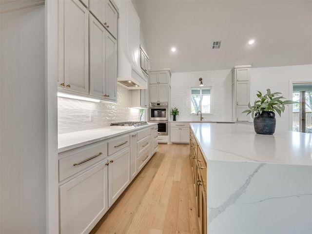 3700 Hunter Glen Drive, Oklahoma City, OK 73179
