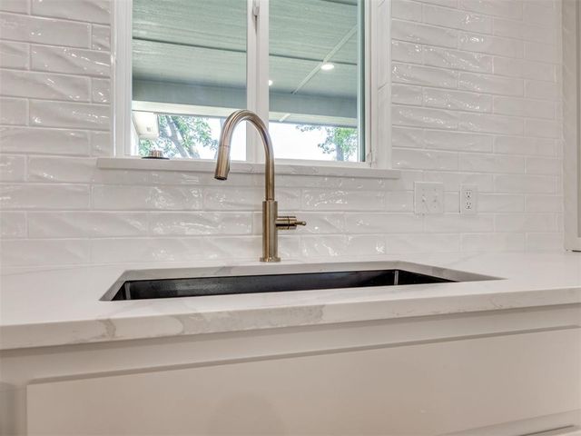 3700 Hunter Glen Drive, Oklahoma City, OK 73179