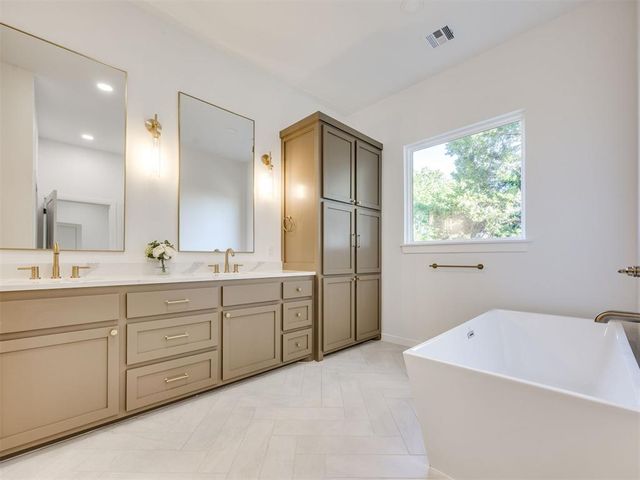 3700 Hunter Glen Drive, Oklahoma City, OK 73179