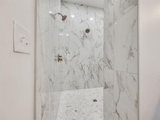 3700 Hunter Glen Drive, Oklahoma City, OK 73179