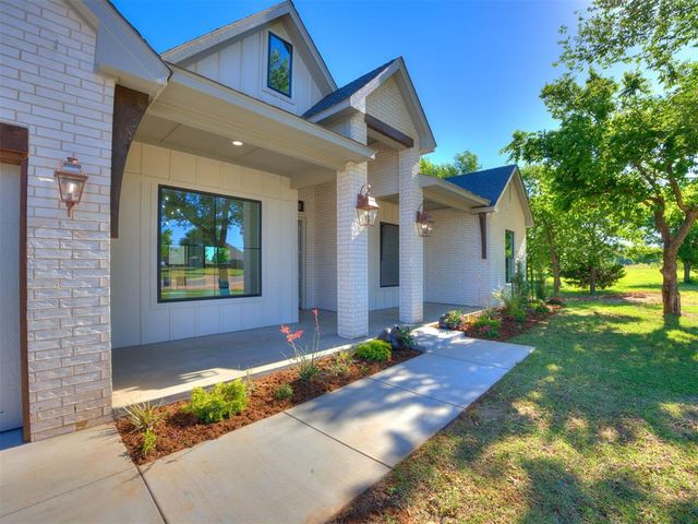 3700 Hunter Glen Drive, Oklahoma City, OK 73179