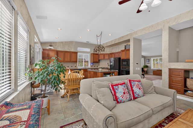 2114 Woodbine Ave, Manteca, CA 95337