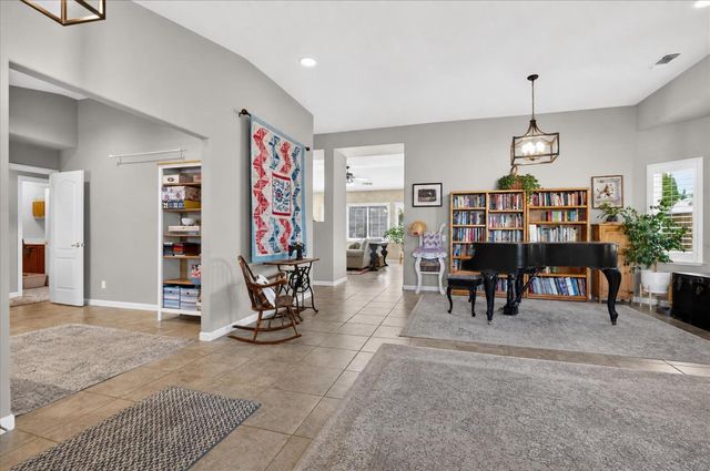2114 Woodbine Ave, Manteca, CA 95337