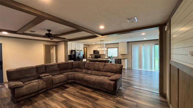 563 Forrest Lawn, Wharton, TX 77488