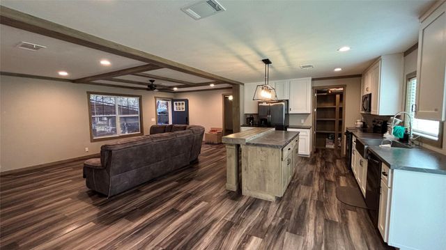 563 Forrest Lawn, Wharton, TX 77488