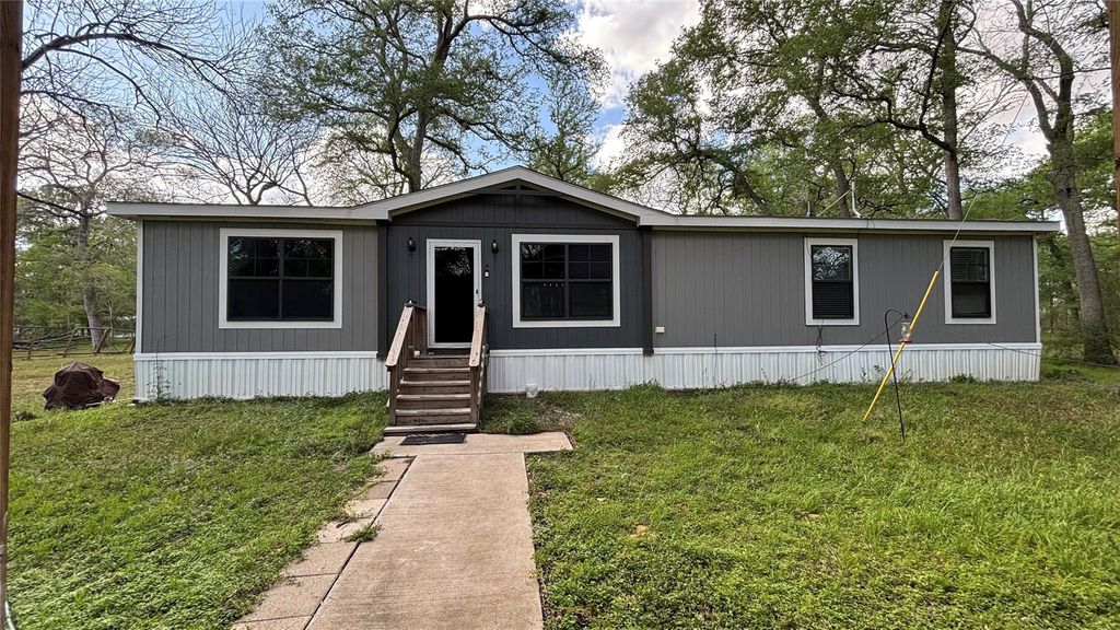 563 Forrest Lawn, Wharton, TX 77488