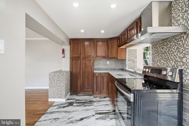 329 LOMBARD ST, Reading, PA 19604
