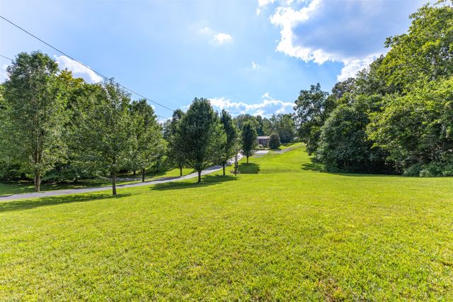 1198 W Grab Creek Rd, Dickson, TN 37055