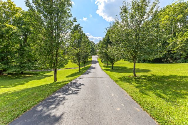 1198 W Grab Creek Rd, Dickson, TN 37055