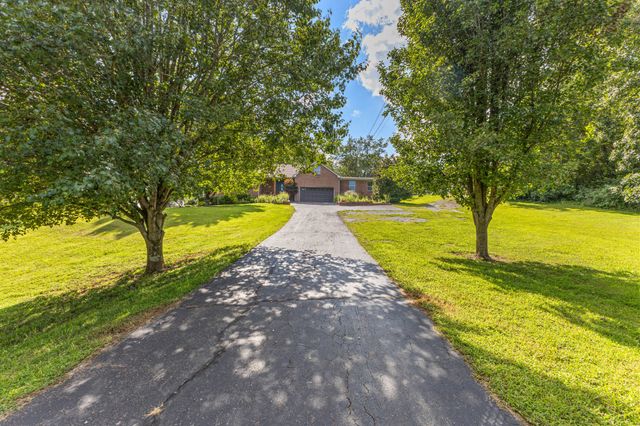 1198 W Grab Creek Rd, Dickson, TN 37055