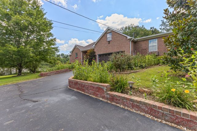 1198 W Grab Creek Rd, Dickson, TN 37055