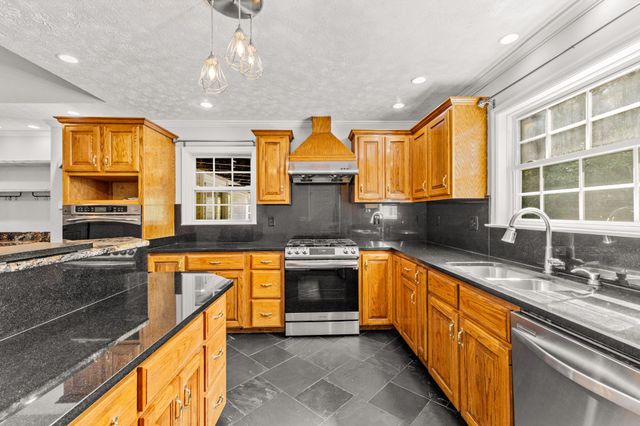 1198 W Grab Creek Rd, Dickson, TN 37055
