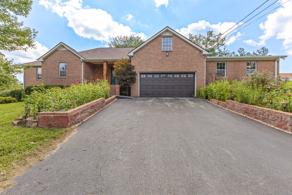 1198 W Grab Creek Rd, Dickson, TN 37055