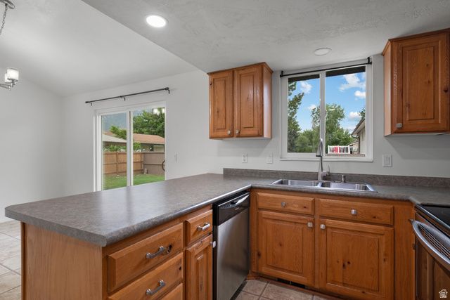 812 STORMY CREEK RD, Sandy, UT 84094