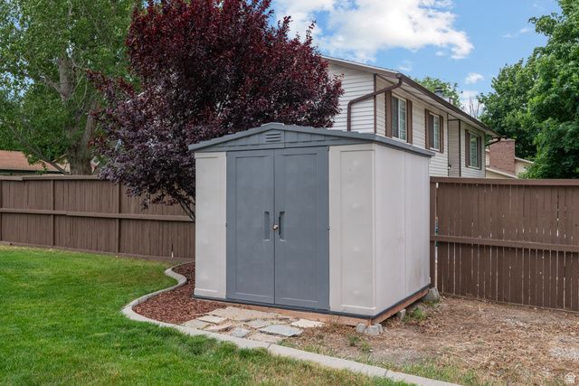 812 STORMY CREEK RD, Sandy, UT 84094