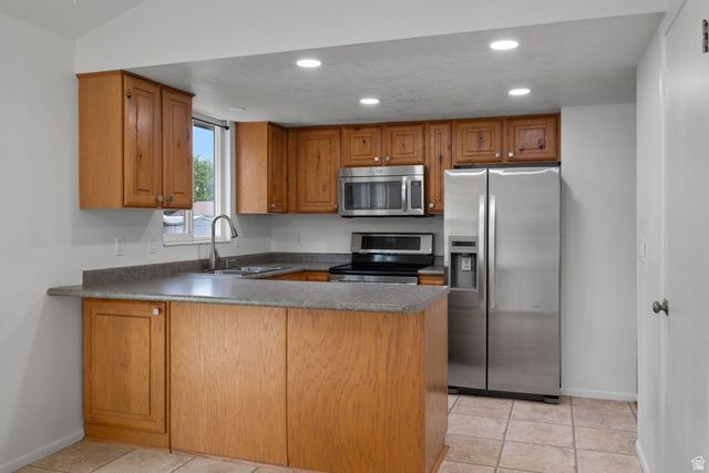 812 STORMY CREEK RD, Sandy, UT 84094