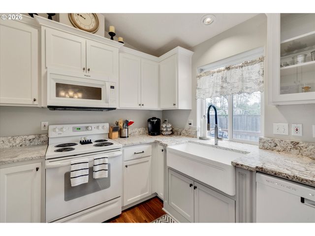 13716 Se LINDEN Ln 1, Milwaukie, OR 97222