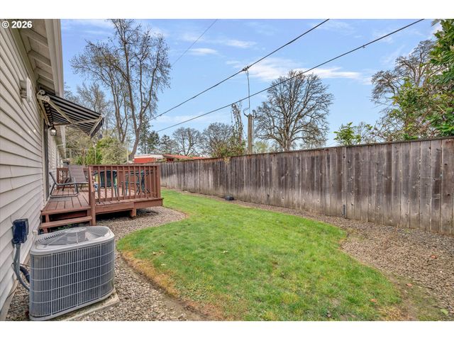 13716 Se LINDEN Ln 1, Milwaukie, OR 97222