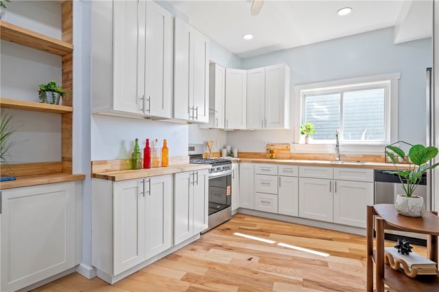 1107 Brabec St, Troy Hill, PA 15212