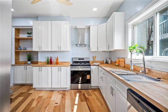 1107 Brabec St, Troy Hill, PA 15212