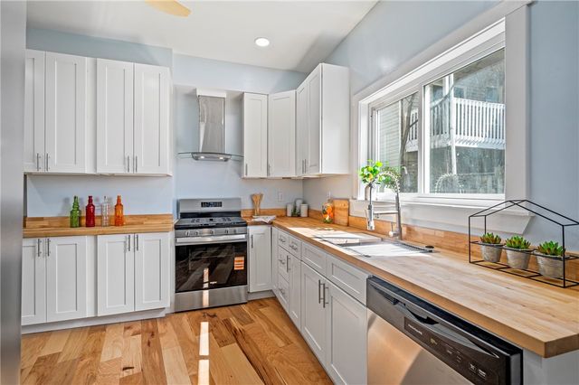 1107 Brabec St, Troy Hill, PA 15212