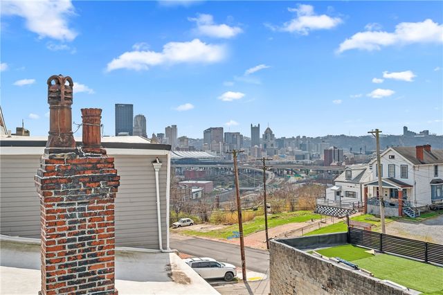 1107 Brabec St, Troy Hill, PA 15212