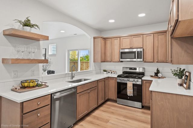 416 N Viewmont Ct, Greenacres, WA 99016