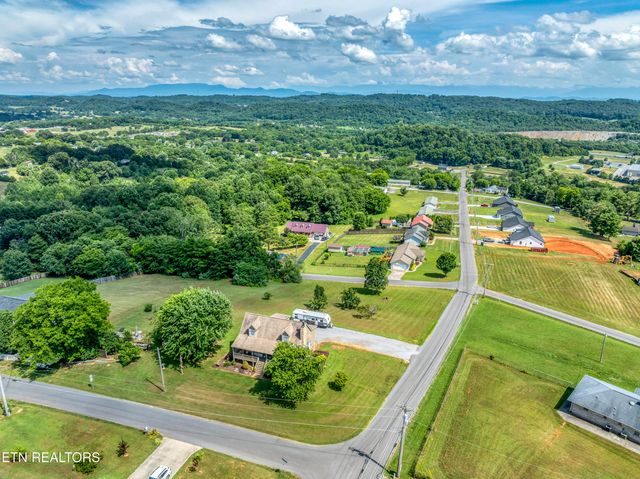 401 Klondike Circle, Kodak, TN 37764