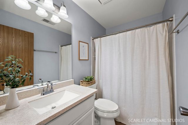 391 Hunterdon Court 4391A, Schaumburg, IL 60194