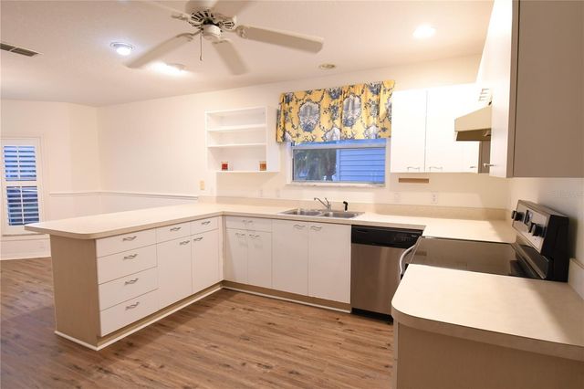 915 RAMOS DRIVE, Lady Lake, FL 32159