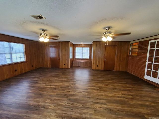 102 S Smyrna Road, Searcy, AR 72143