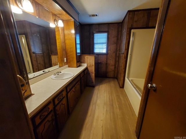 102 S Smyrna Road, Searcy, AR 72143