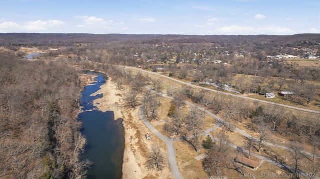 600 S Main, Spavinaw, OK 74366