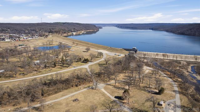 600 S Main, Spavinaw, OK 74366