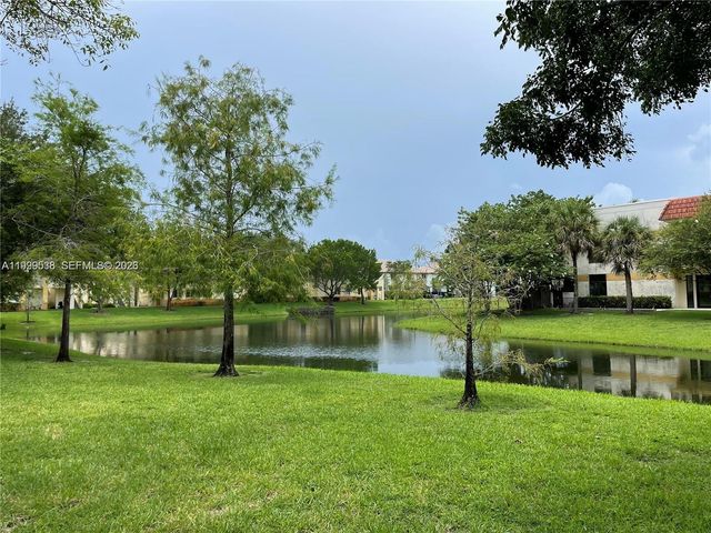 4725 SW 62nd Ave 103, Davie, FL 33314