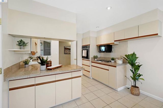26003 Dodge Ave, Hayward, CA 94545