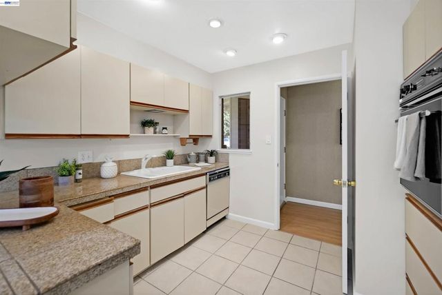 26003 Dodge Ave, Hayward, CA 94545