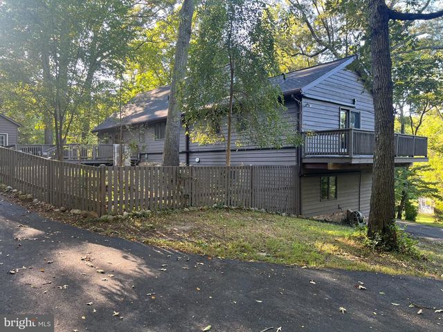 8208 EDWIN RAYNOR, Pasadena, MD 21122